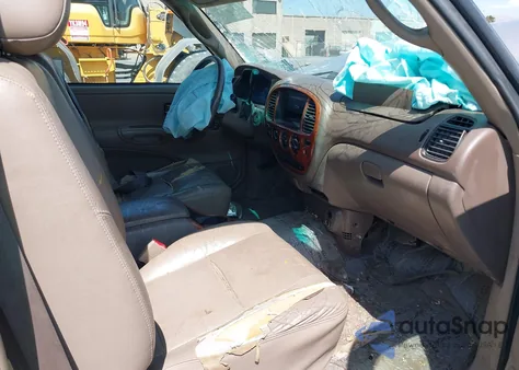 2001 Toyota Tundra Ltd V8 z USA, uszkodzony, nr VIN 5TBBT48141S128415